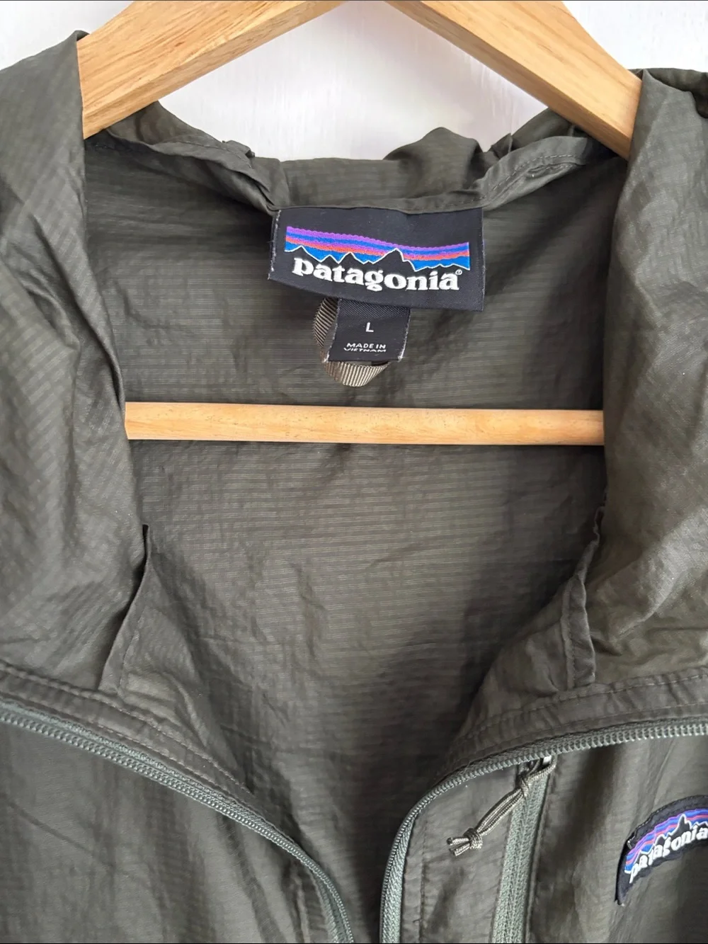 Patagonia Men’s Houdini Lightweight Jacket - Green - Picture 2 of 3